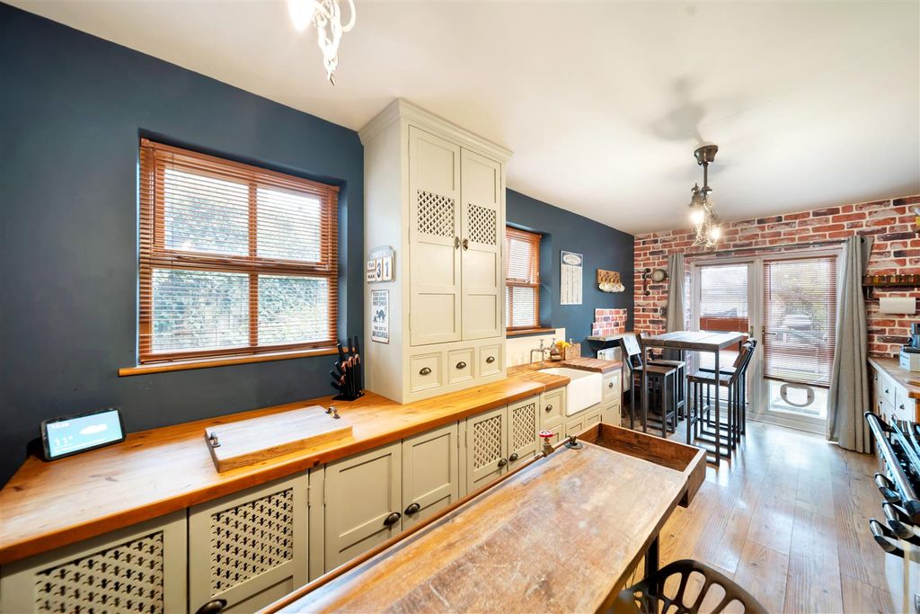 Property photo 3 of 14 Grove Lane-31.Jpg