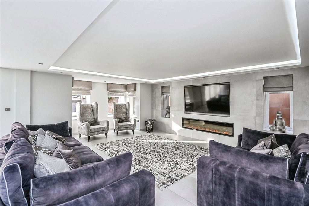 Property photo 3 of 32 Photo