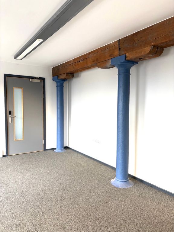 Property photo 3 of 4 Maling Exchange 111