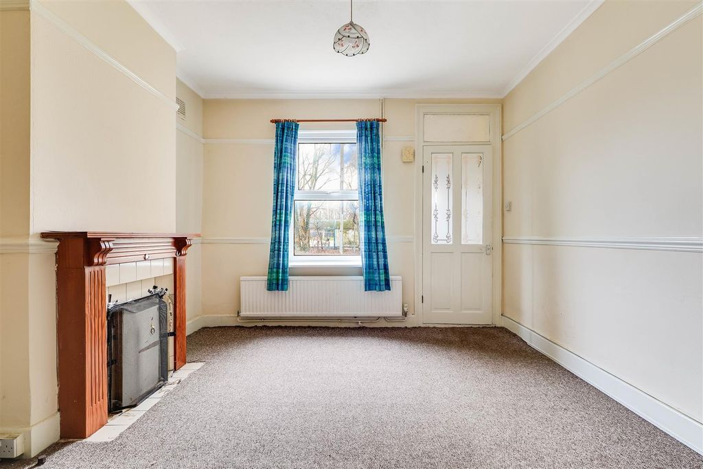 Property photo 2 of 17 Living Room