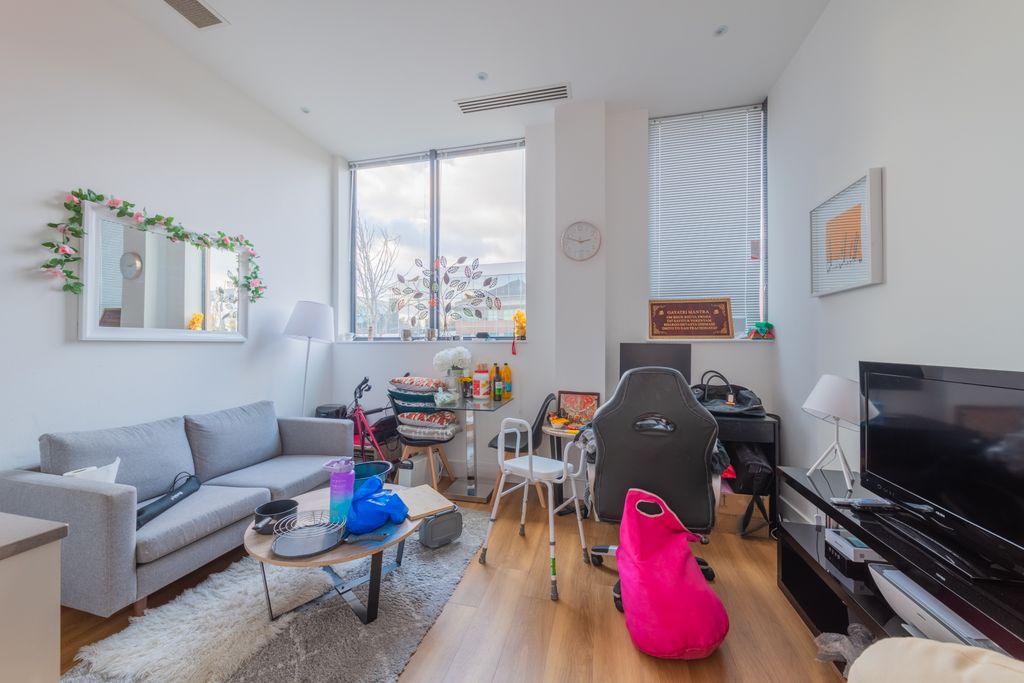 Property photo 2 of 18