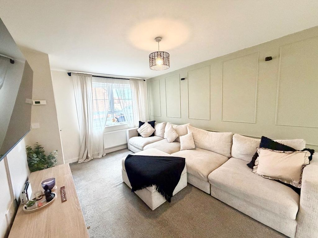 Property photo 2 of 15 Lounge