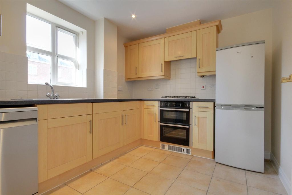 Property photo 2 of 11 Kitchen .Jpg