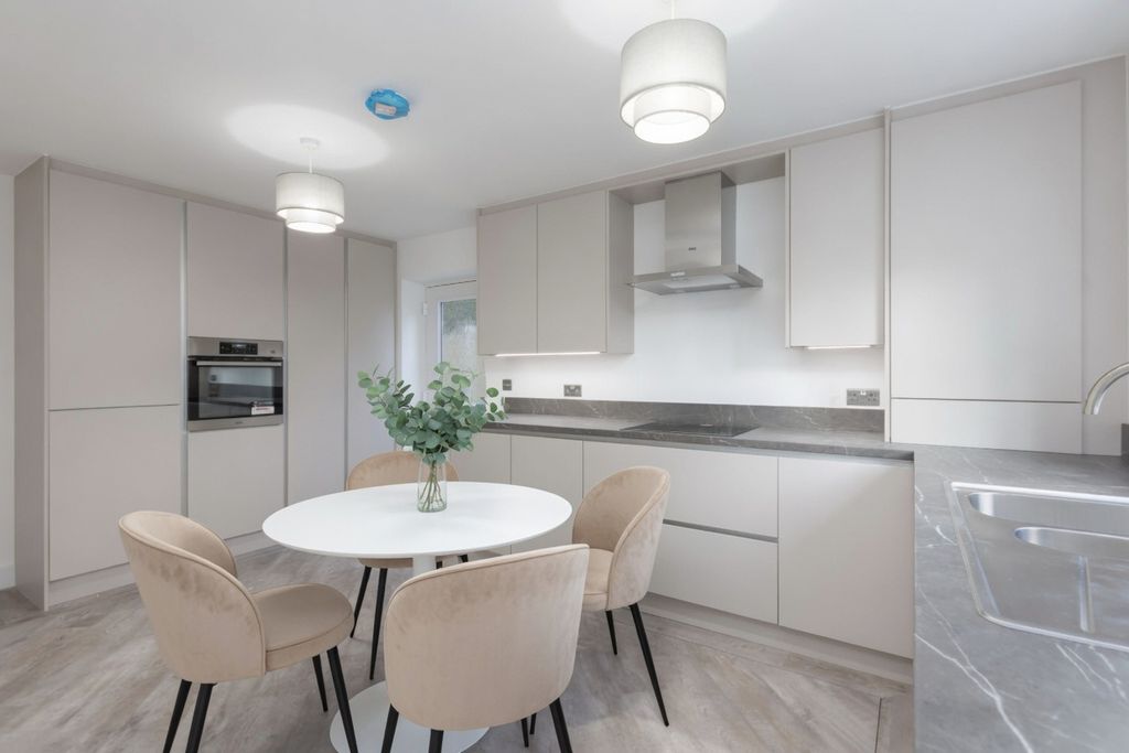 Property photo 1 of 11 Stunning Kitchen Diner