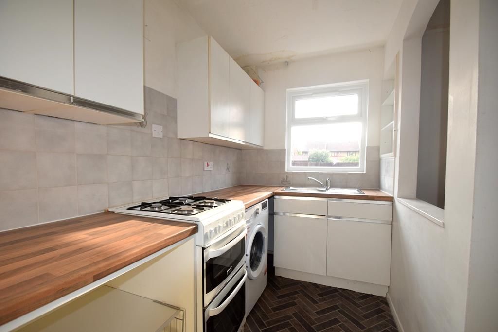 Property photo 3 of 10 Kitchen