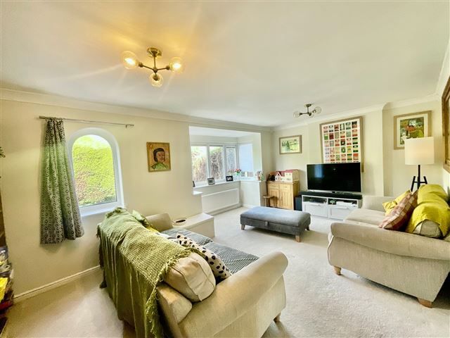 Property photo 2 of 21 Lounge