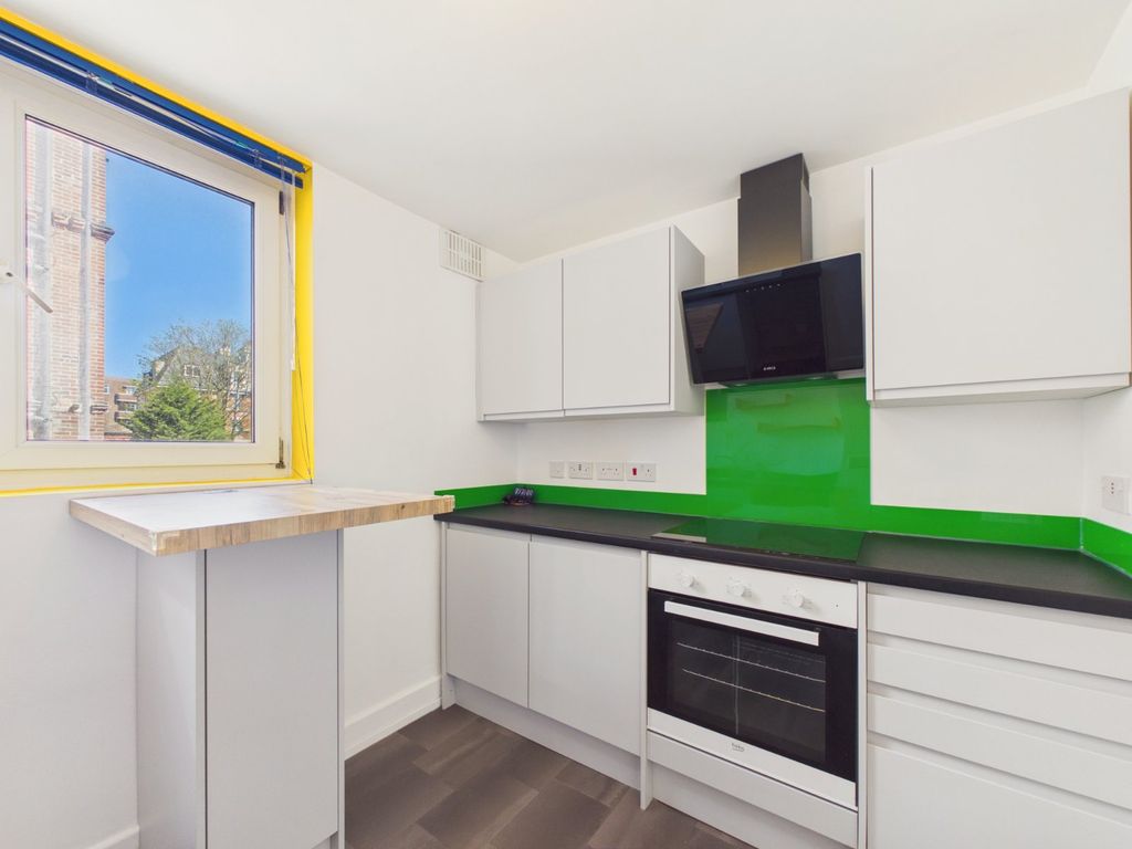 Property photo 3 of 12 Kitchen