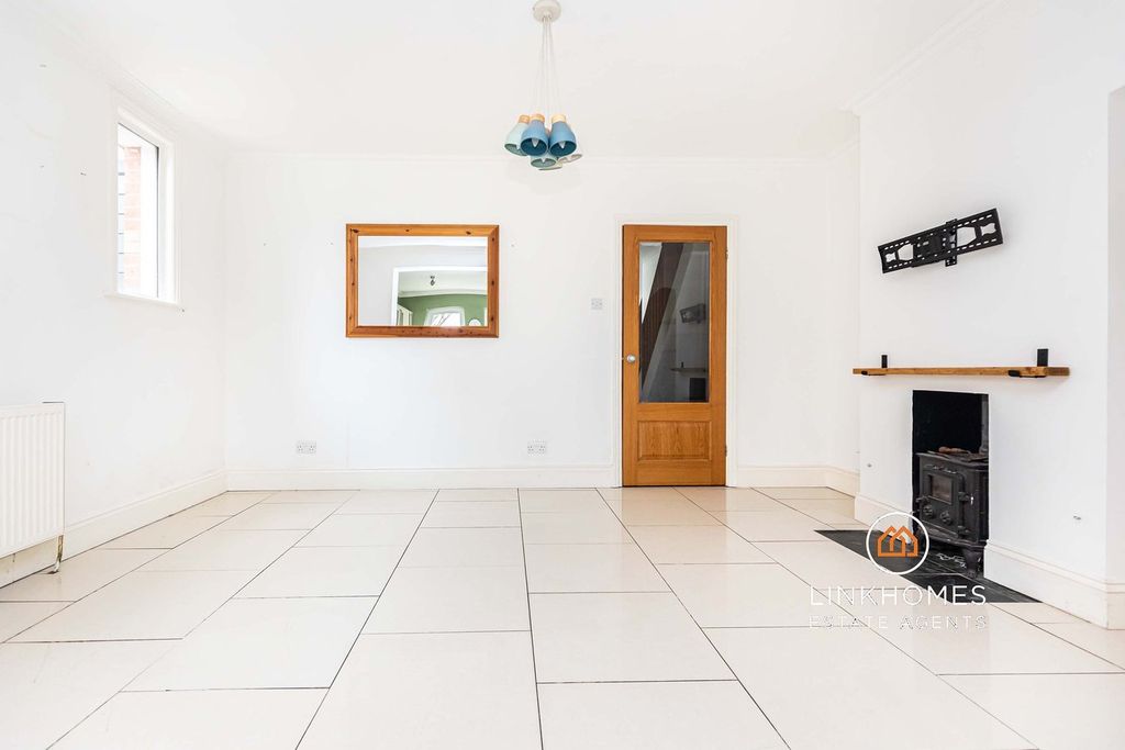 Property photo 3 of 39