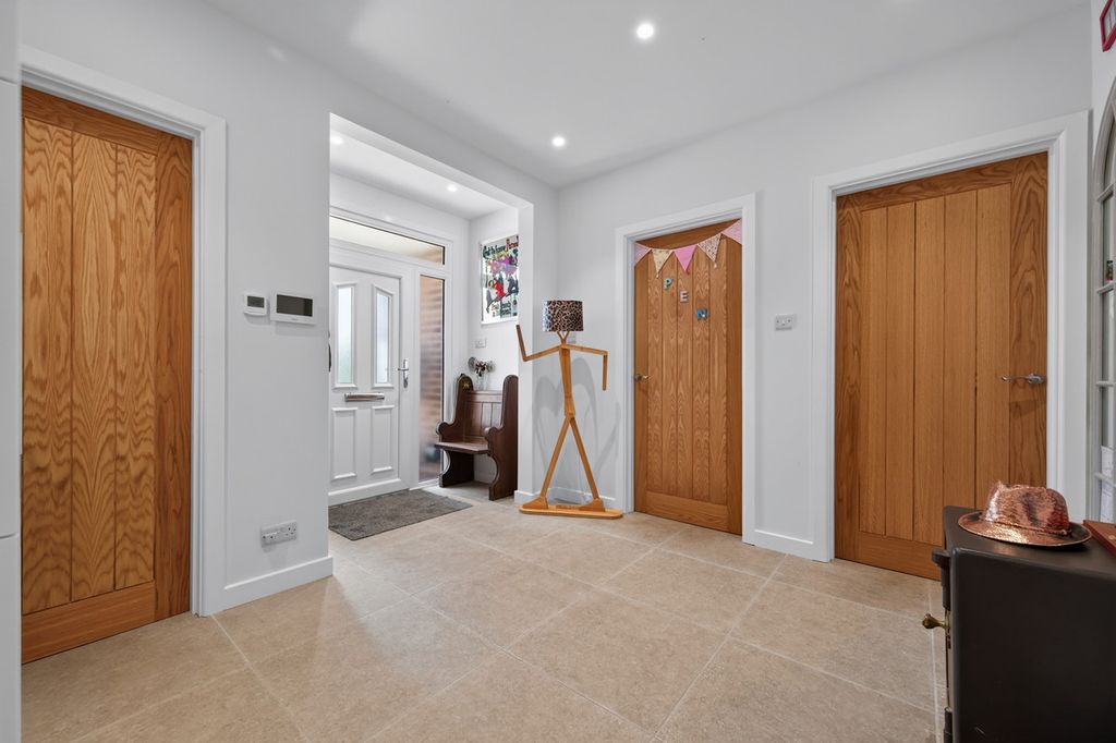 Property photo 2 of 34