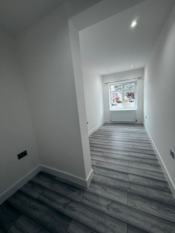 Property photo 2 of 11 Gallery