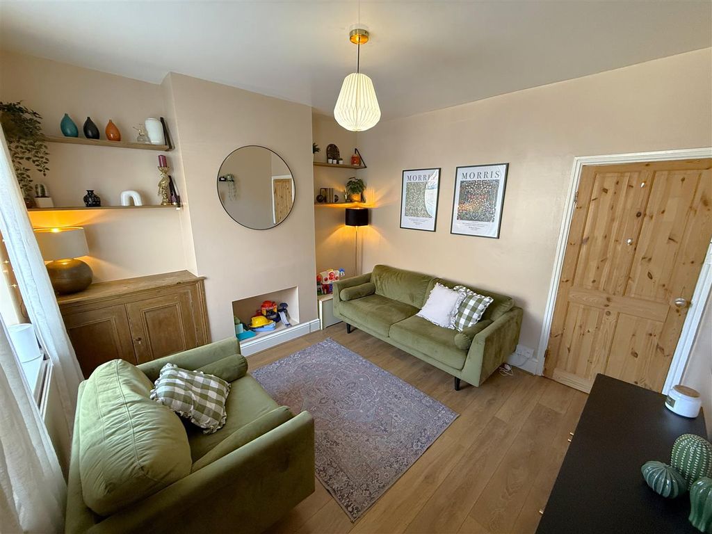 Property photo 2 of 13 Living A.Jpg