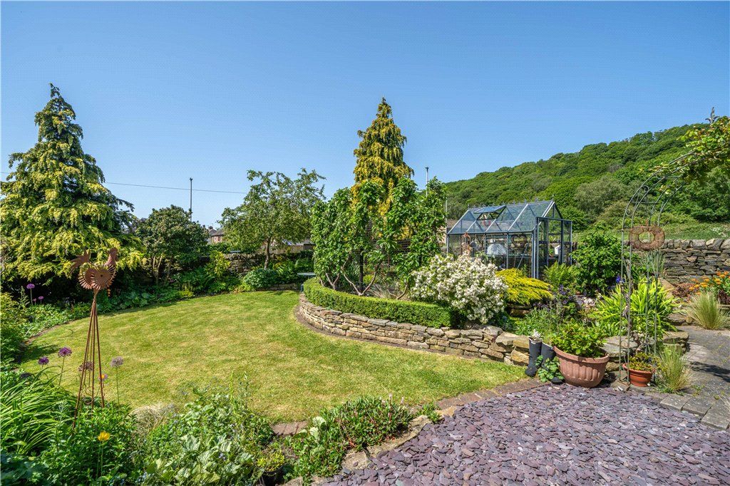 Property photo 2 of 29 Wonderful Garden