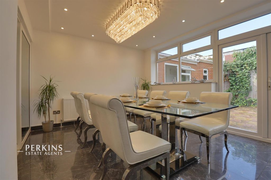 Property photo 3 of 12 Dining.Jpg