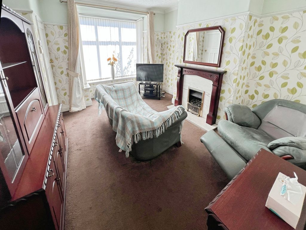 Property photo 2 of 15 Lounge