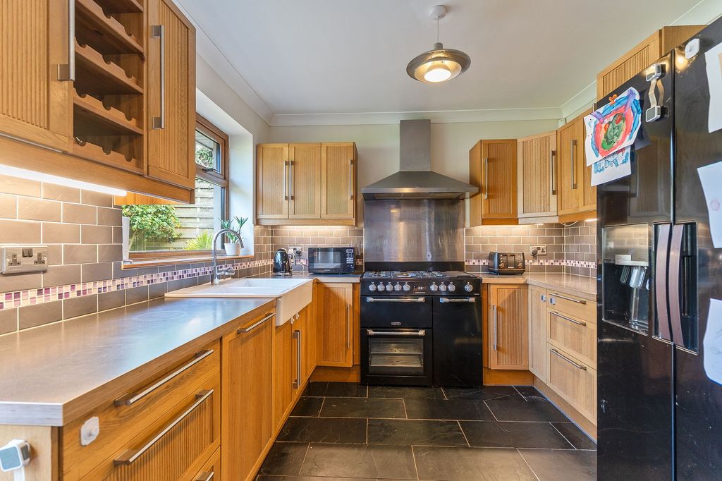 Property photo 3 of 25