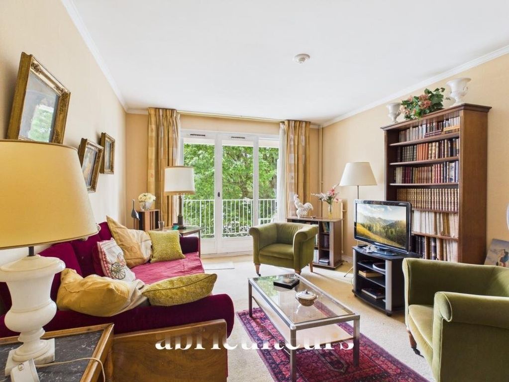 Property photo 1 of 18 Versailles - Clagny-Glatigny - 3-Room Apartment – 67 m² - Balcony, Cellar + Parking