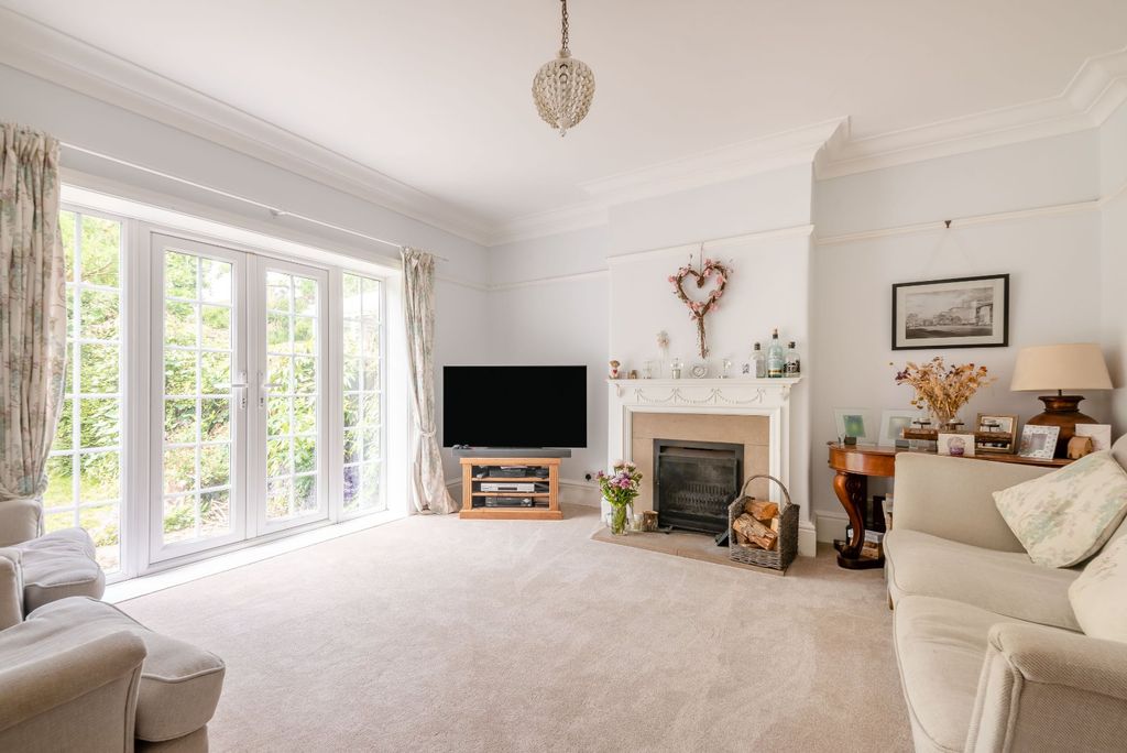 Property photo 2 of 17 Sitting Room