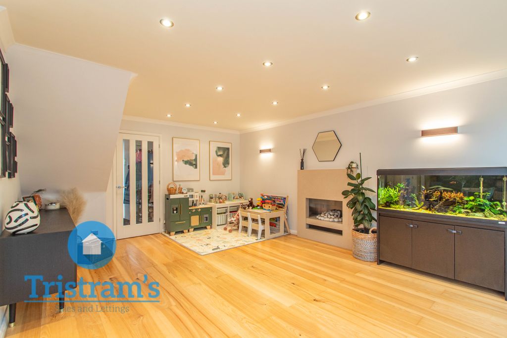 Property photo 3 of 34