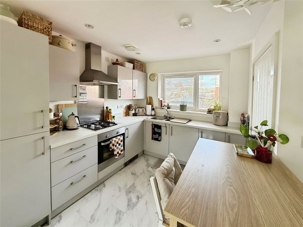 Property photo 2 of 12 Kitchen/Lounge/Diner