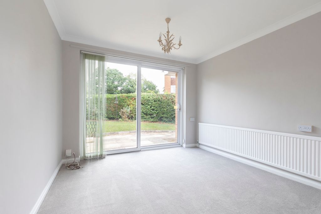 Property photo 3 of 8 Bungalow 18-04