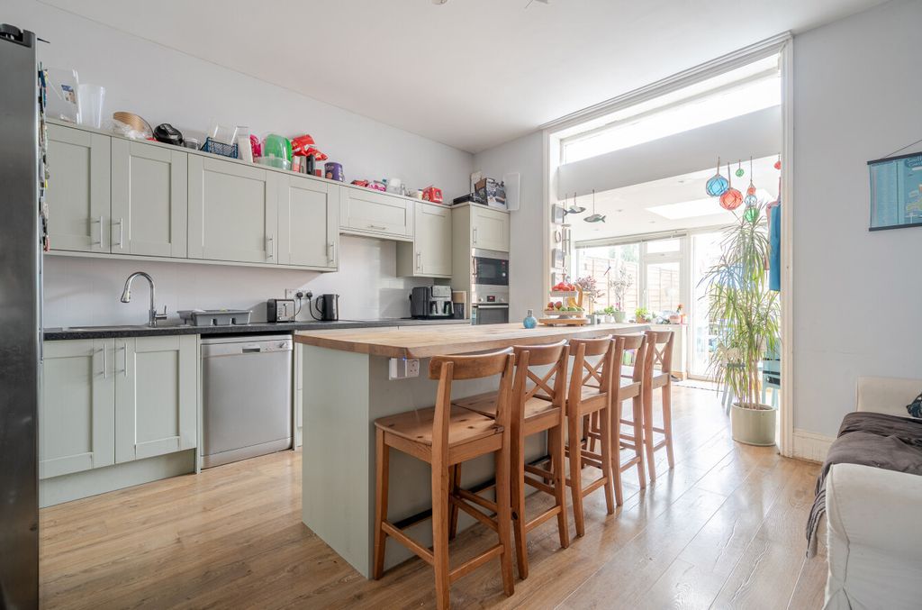 Property photo 3 of 24 3 - 1440469-13-69d90B...