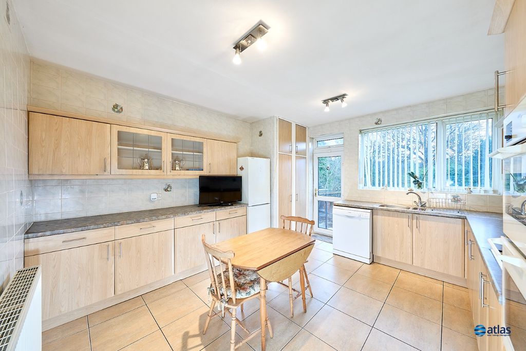 Property photo 2 of 20 Kitchen