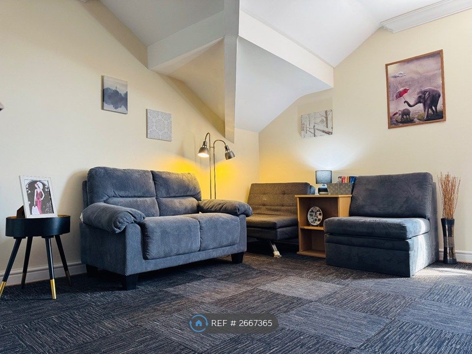 Property photo 2 of 35 Sitting Room
