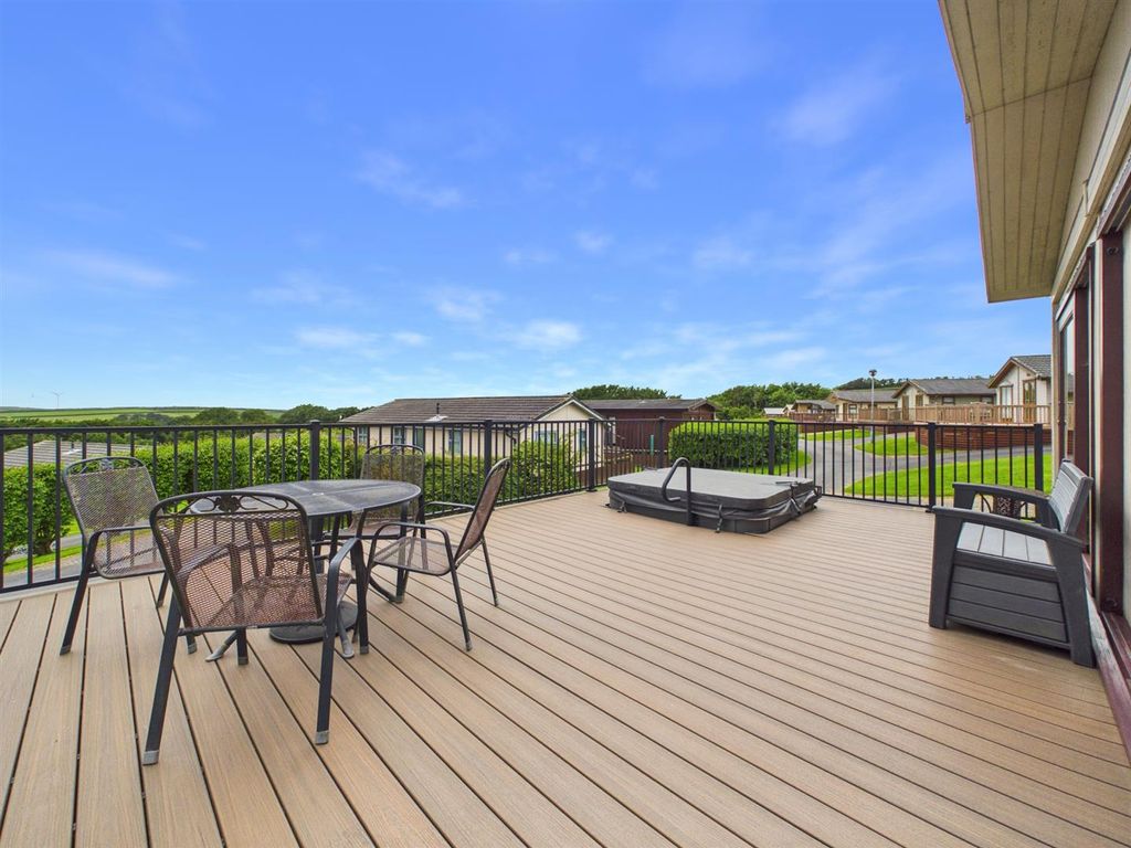 Property photo 3 of 13 Decking
