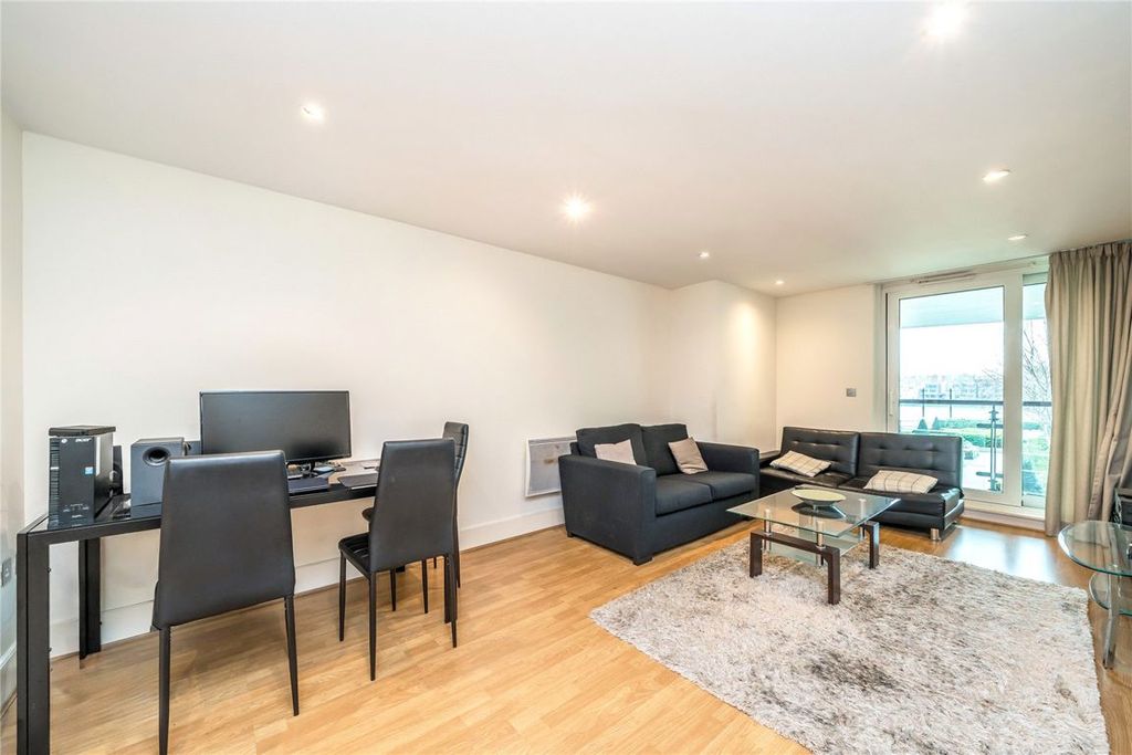 Property photo 2 of 8