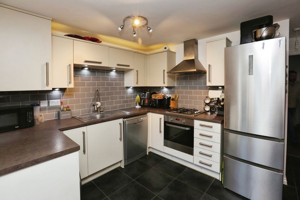 Property photo 3 of 17 Photo