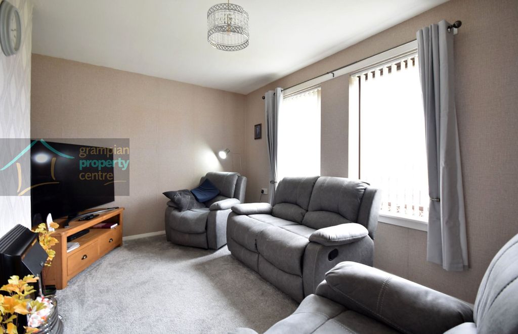 Property photo 3 of 17 Lounge .Jpg