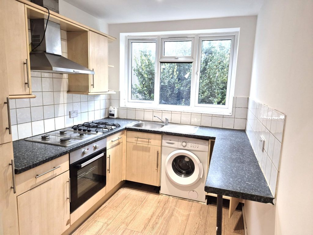 Property photo 1 of 7 Rosslyn Crescent , Harrow, Middlesex Ha1