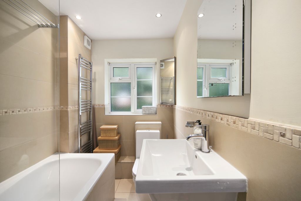 Property photo 3 of 12 Bathroom