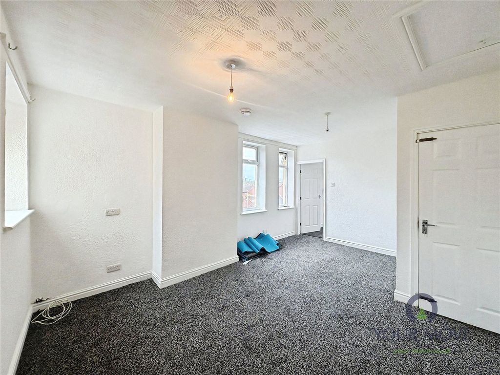 Property photo 2 of 9 Lounge