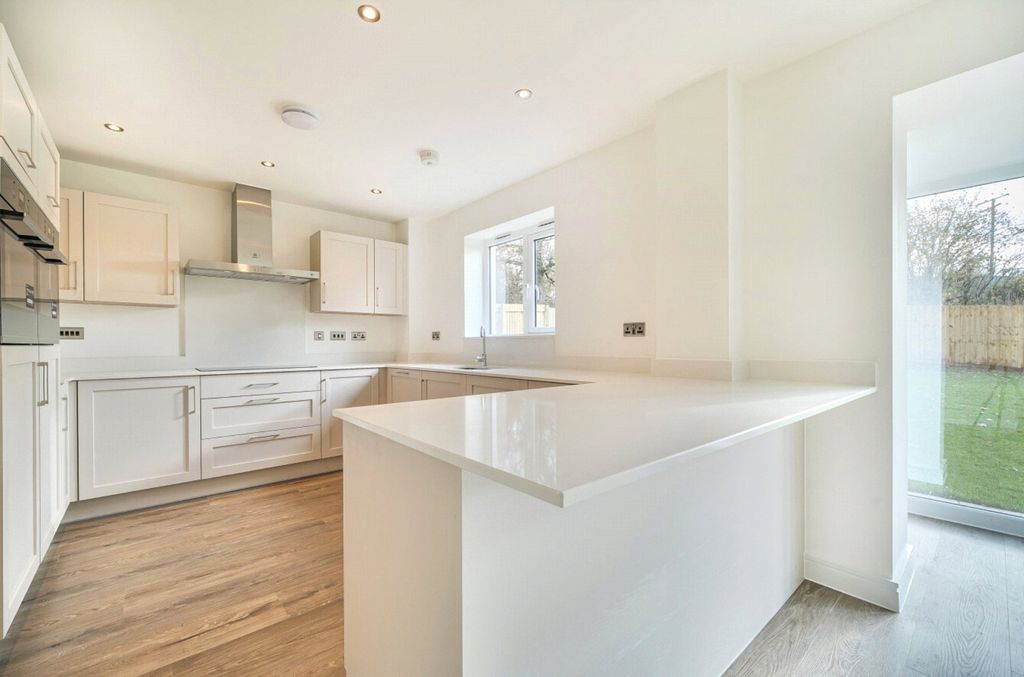 Property photo 2 of 6 Example Violet