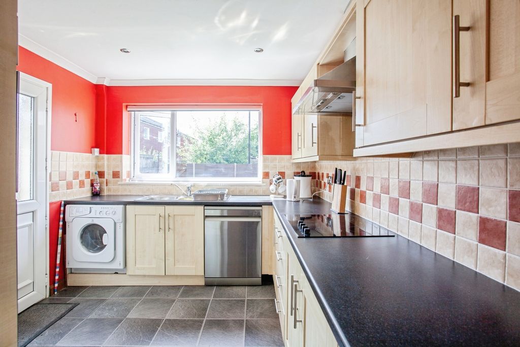 Property photo 2 of 16 Kitchen