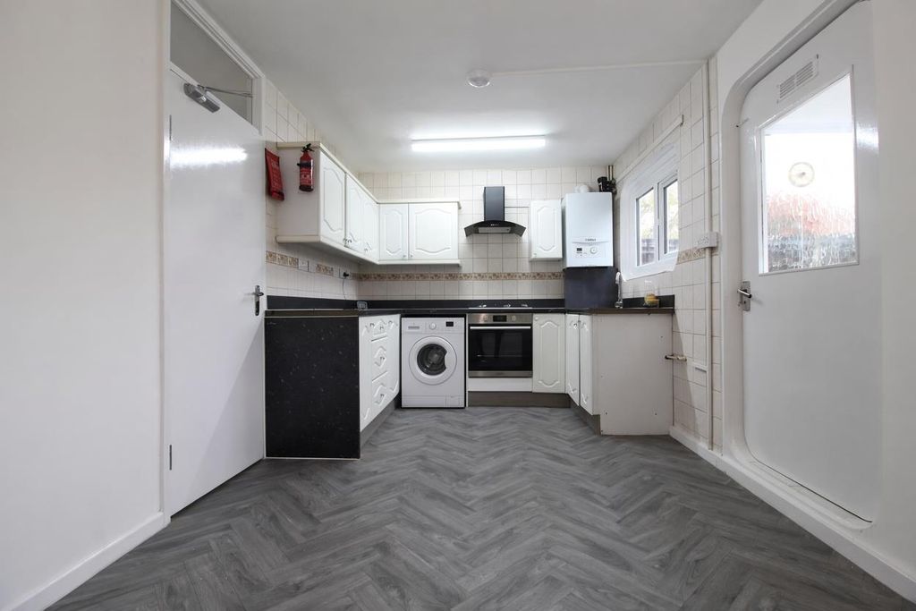 Property photo 1 of 17 B2Q6R.Jpg