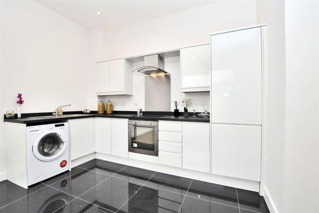 Property photo 2 of 8 Picture No. 23