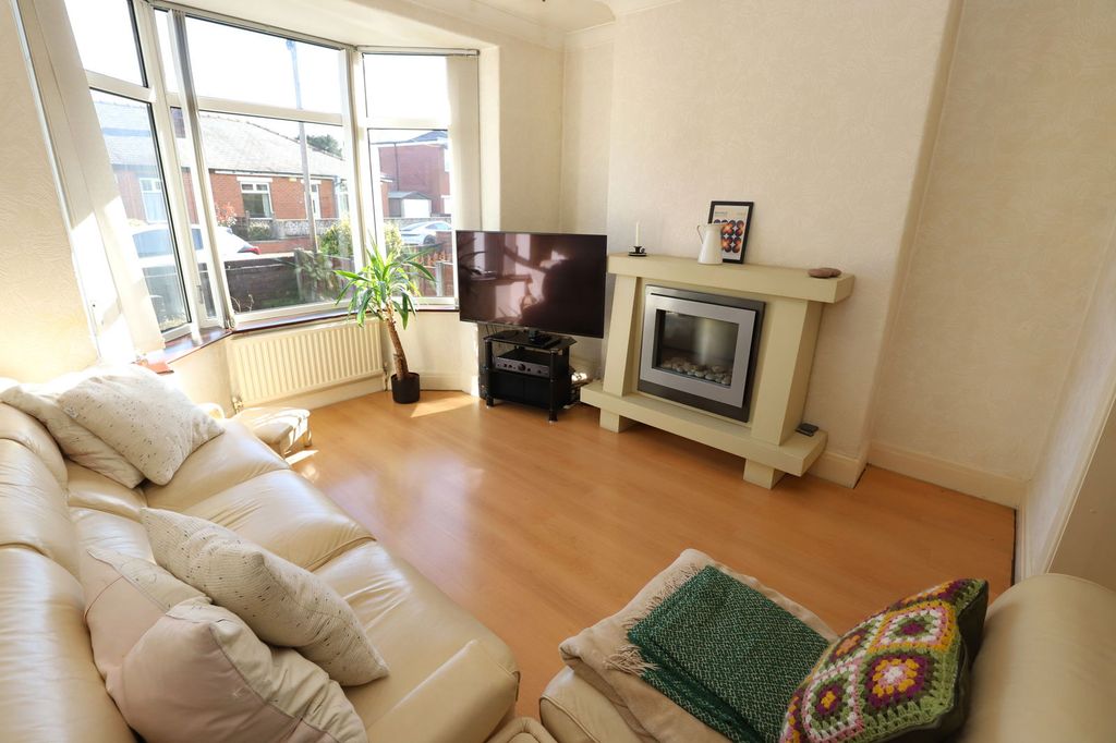 Property photo 2 of 22