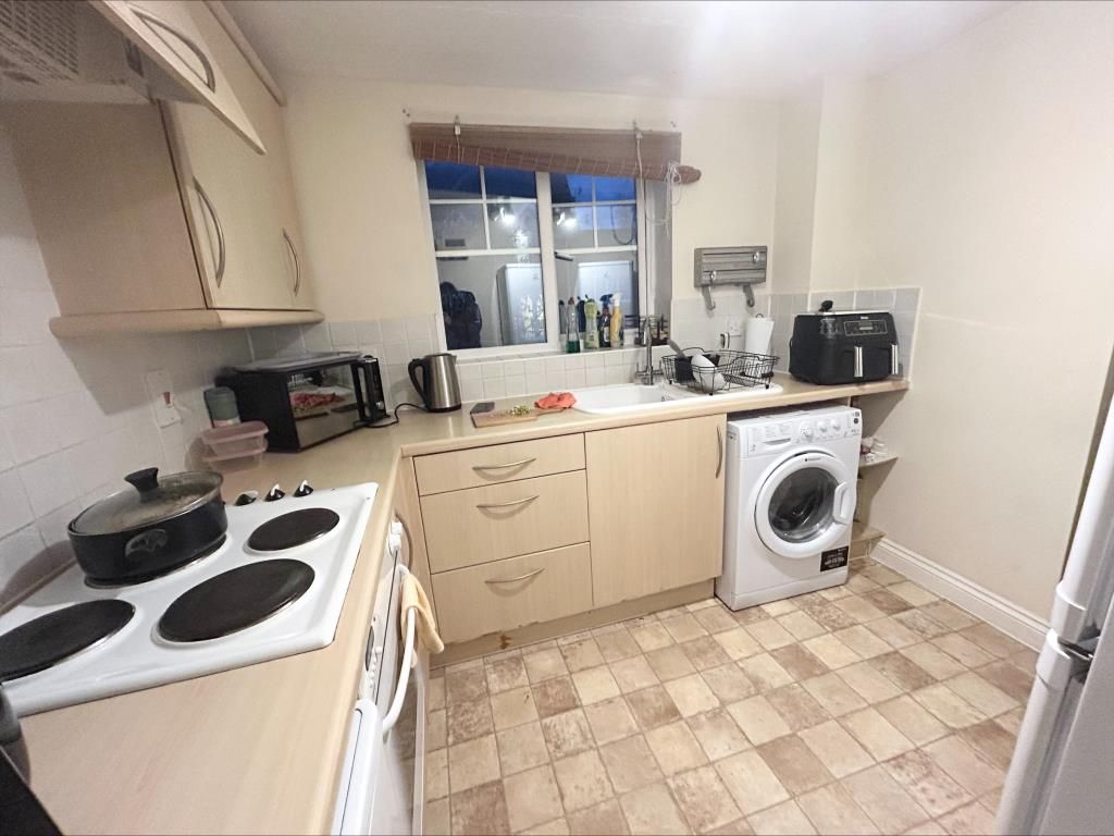 Property photo 2 of 10 Kitchen