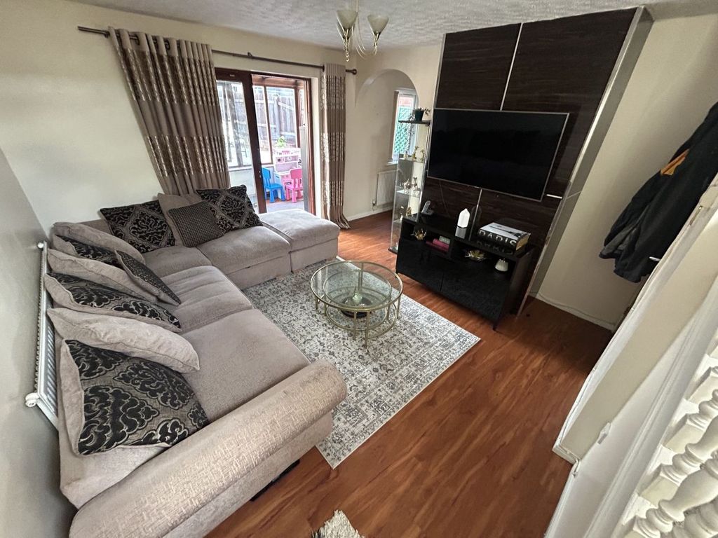 Property photo 2 of 11