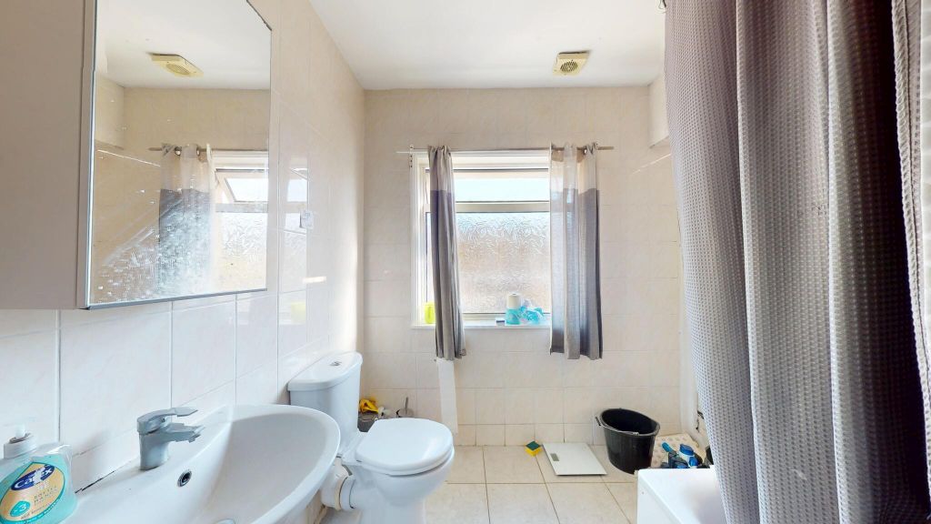 Property photo 3 of 15 Bathroom