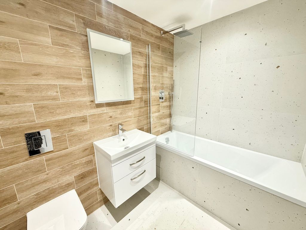 Property photo 3 of 4 Bathroom