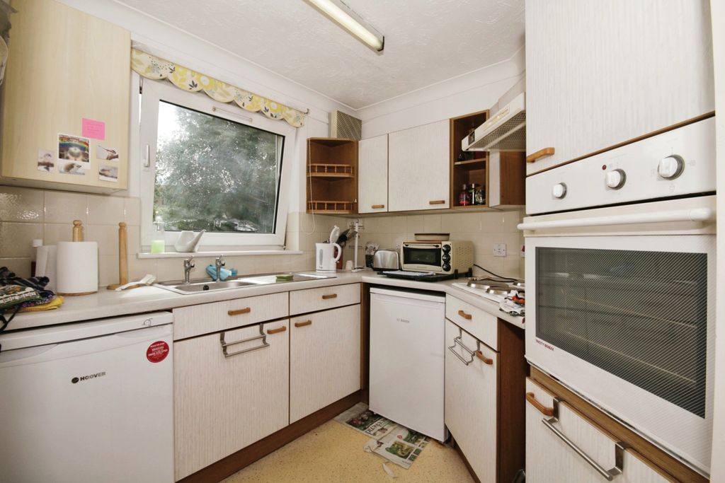Property photo 3 of 12 Kitchen