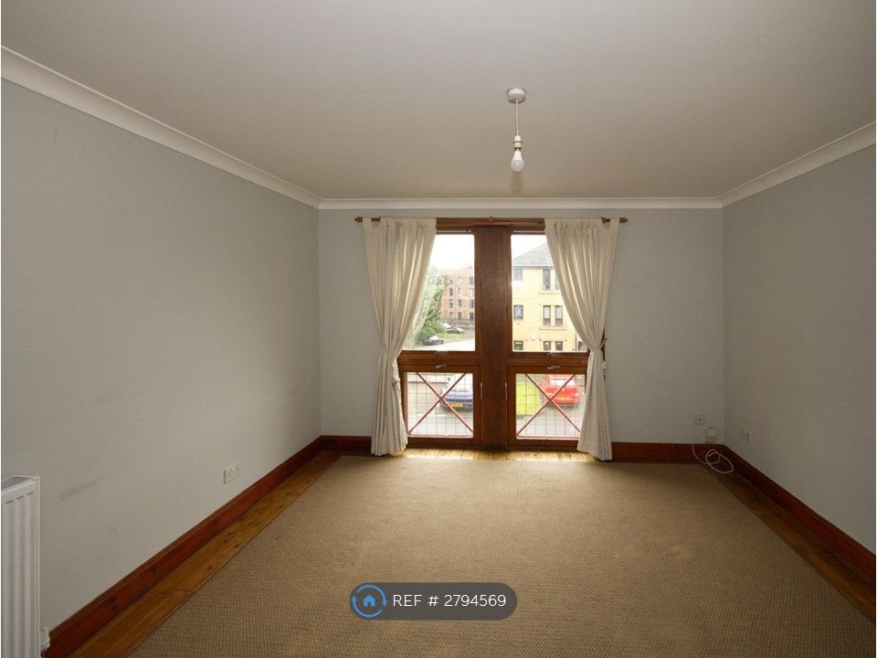 Property photo 2 of 11 Living Room