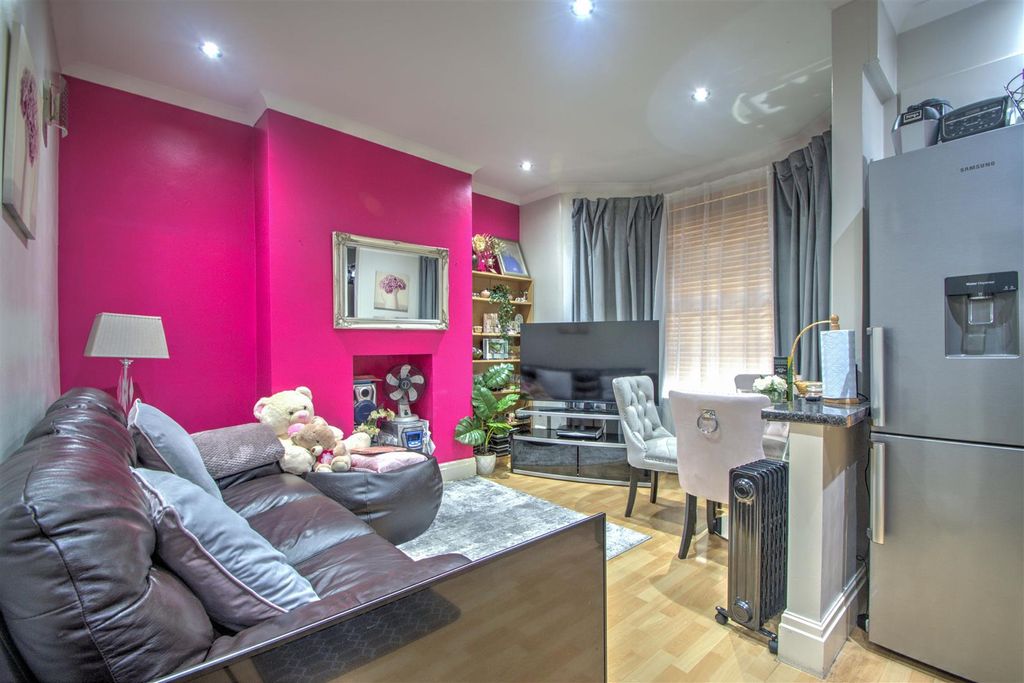 Property photo 3 of 10 3
