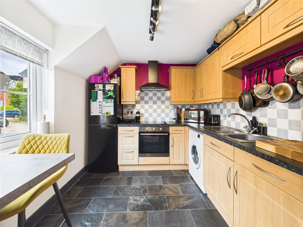 Property photo 2 of 11 Kitchen