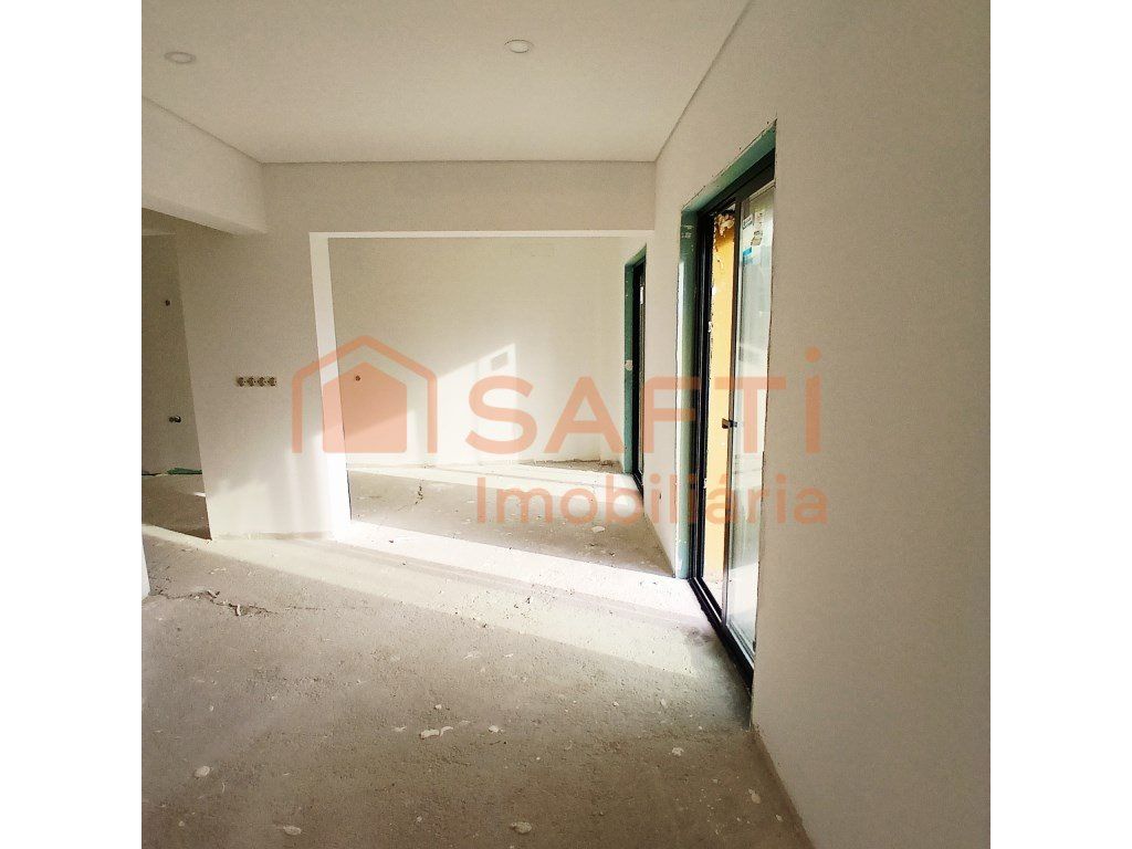 Property photo 1 of 10 T2 Apartment In Almada