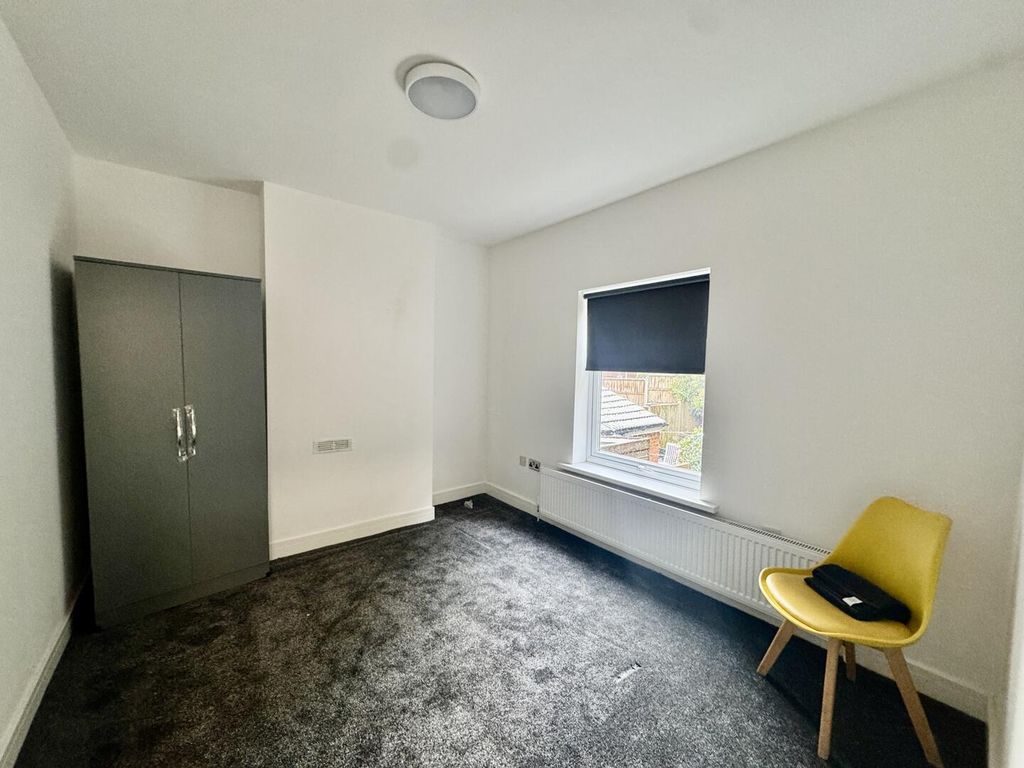 Property photo 3 of 6 Bedroom