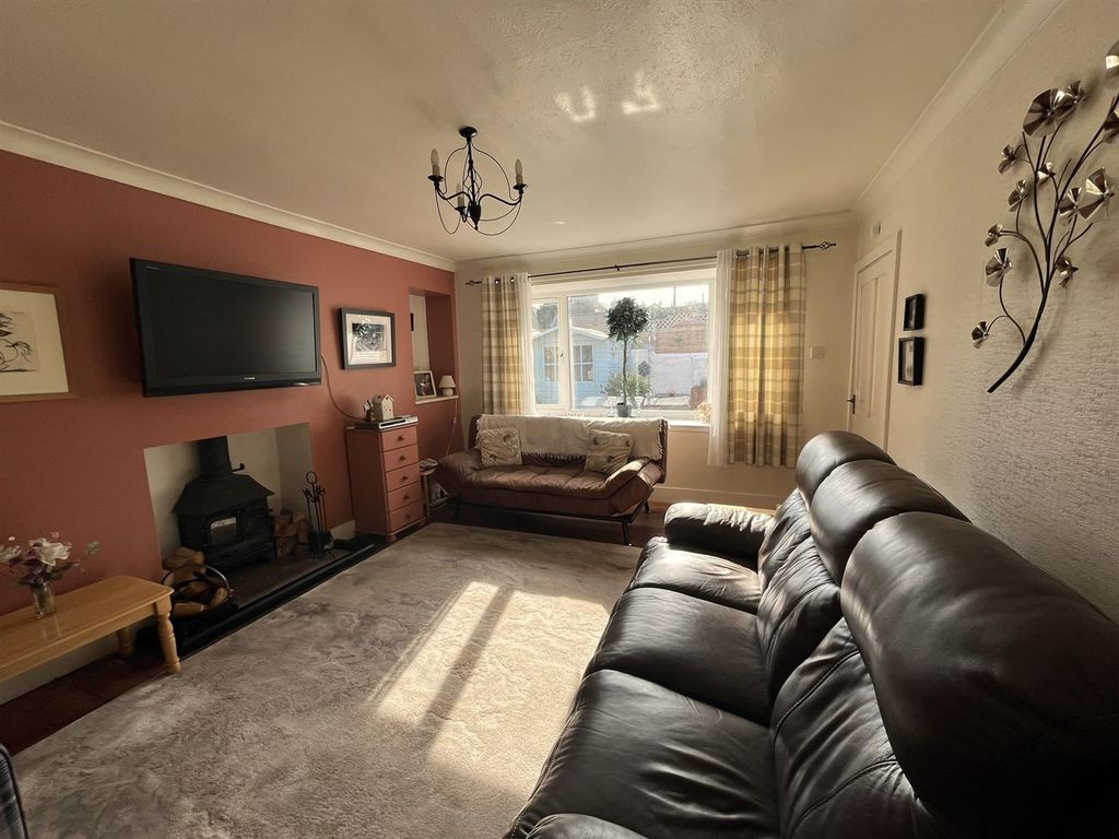 Property photo 2 of 20 Lounge
